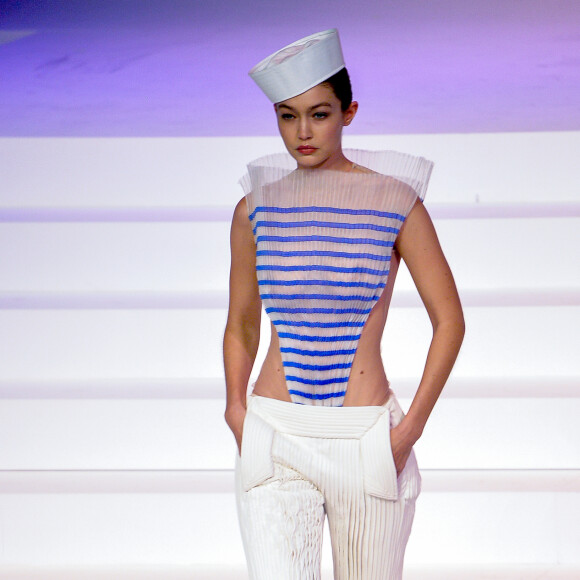 Gigi Hadid lors du dernier défilé de mode Haute-Couture printemps-été 2020 "Jean-Paul Gaultier" au théâtre du Châtelet à Paris, France, le 22 janvier 2020.