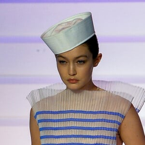 Gigi Hadid lors du dernier défilé de mode Haute-Couture printemps-été 2020 "Jean-Paul Gaultier" au théâtre du Châtelet à Paris, France, le 22 janvier 2020.