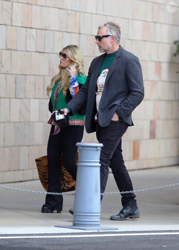 Exclusif - Jessica Simpson et son mari Eric Johnson sont allés assister au spectacle de noël de leur fille Maxwell avec leur fils Ace dans le quartier de Calabasas à Los Angeles, le 14 décembre 2019