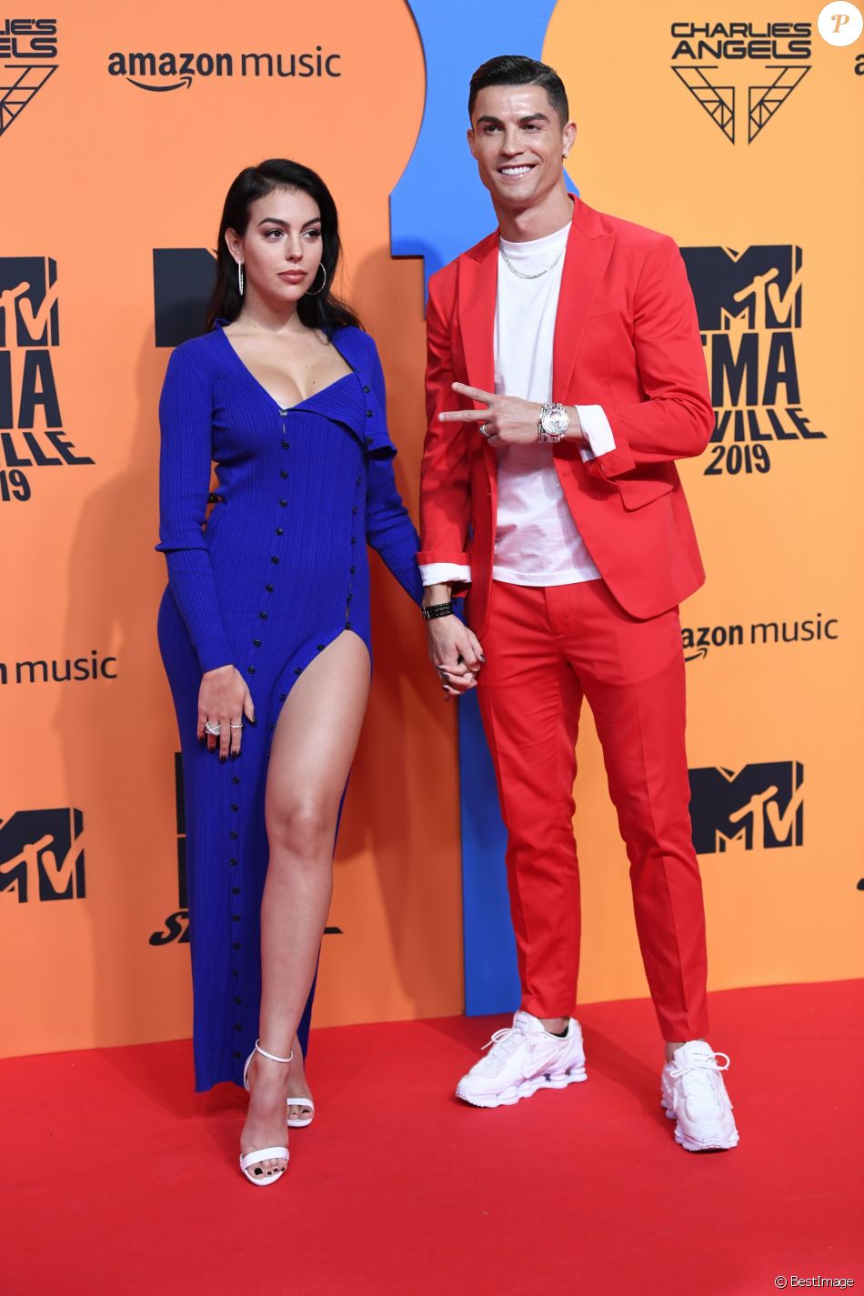Georgina Rodriguez et son compagnon Cristiano Ronaldo assistent aux MTV European Music Awards 2019 au FIBES Conference and Exhibition Centre à Séville en Espagne, le 3 novembre 2019.
