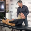 Julianne Hough et le docteur John Amaral en conférence en marge du Forum Économique de Davos, en Suisse. Janvier 2020.