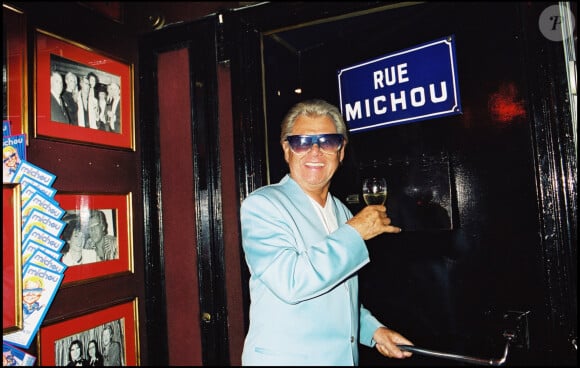 Michou fête ses 70 ans Chez Michou le 12/06/2001
