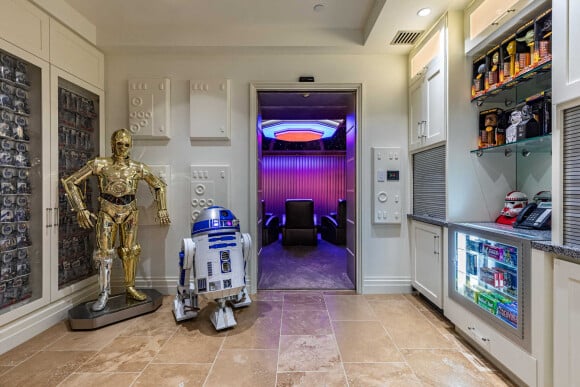 Découvrez la maison de rêve de tous les fans de "Star Wars", située dans le quartier Hidden Hills de Los Angeles. Photographies prises le 12 novembre 2019. @The Agency/Cover Images/ABACAPRESS.COM