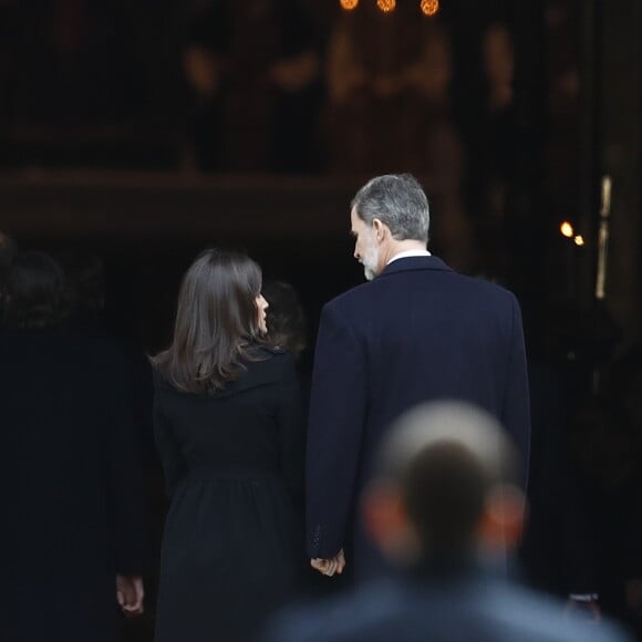 Le roi Felipe VI et la reine Letizia d'Espagne arrivent pour la messe en hommage à l'infante Pilar de Bourbon à Madrid, le 29 janvier 2020. La soeur de l'ancien roi d'Espagne est décédée le 8 janvier 2020.