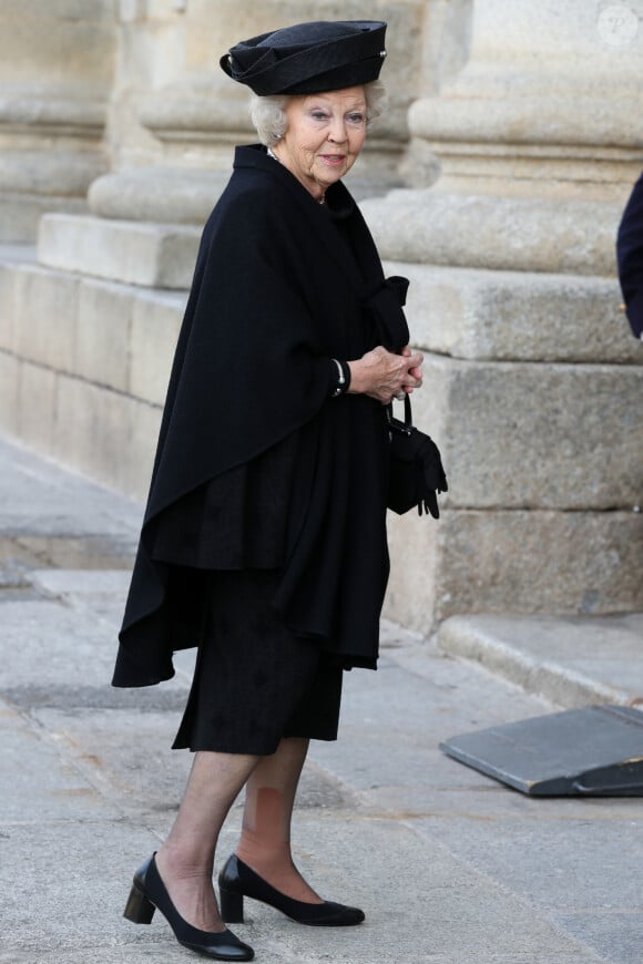 La princesse Beatrix des Pays-Bas arrive pour la messe en hommage à l'infante Pilar de Bourbon à Madrid, le 29 janvier 2020. La soeur de l'ancien roi d'Espagne est décédée le 8 janvier 2020.