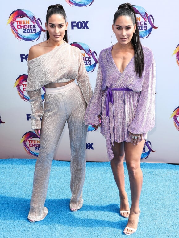 Les sœurs jumelles Nikki Bella et Brie Bella à la soirée Teen Choice Awards à Hermosa Beach en Californie, le 11 août 2019.