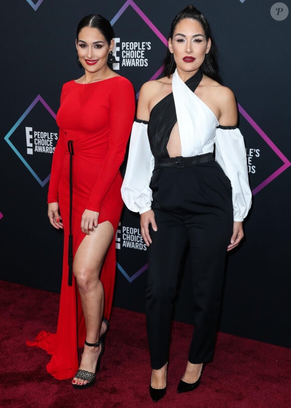 Nikki Bella et Brie Bella lors de la soirée "People's Choice Awards" à Santa Monica le 11 novembre 2018.