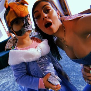 Georgina Rodriguez a fêté ses 26 ans le 27 janvier 2020, entourée de Cristiano Ronaldo, de leur fills Alana Martina et des trois enfants de CR7 Cristiano Jr et les jumeaux Eva et Mateo.