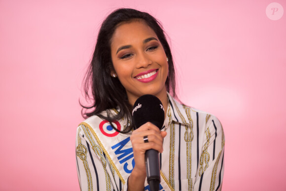 Exclusif - Rendez-vous avec Miss France 2020, Clémence Botino dans les locaux de Webedia lors d'une interview pour Purepeople à Levallois-Perret le 29 janvier 2020. © Tiziano da Silva/Bestimage