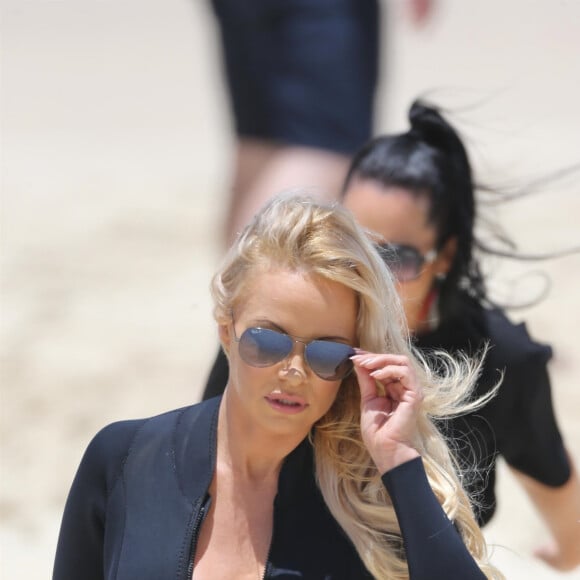 Exclusif - Pamela Anderson sur le tournage d'une publicité pour Ultra Tunes TV sur la plage de Gold Coast sur la côte est de l'Australie, le 26 novembre 2019