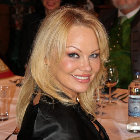 Pamela Anderson à la soirée VIP Gut Aiderbichl Christmas Market à Henndorf en Autriche, le 12 novembre 2019