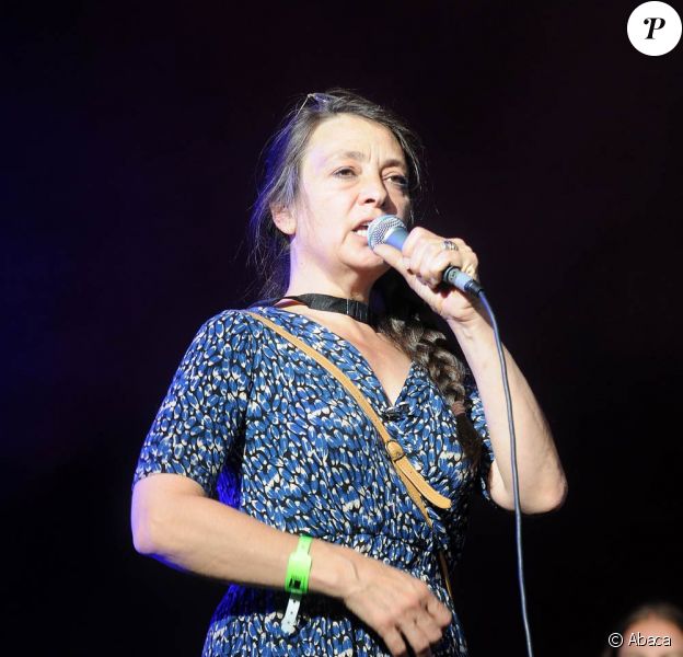 Catherine Ringer A Comble Ses Fans La Vie Continue Purepeople Catherine ringer — l'adèle** 03:03. catherine ringer a comble ses fans