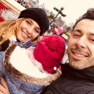 Laetitia Milot avec Badri et leur fille Lyana à Disneyland Paris, le 17 décembre 2018.