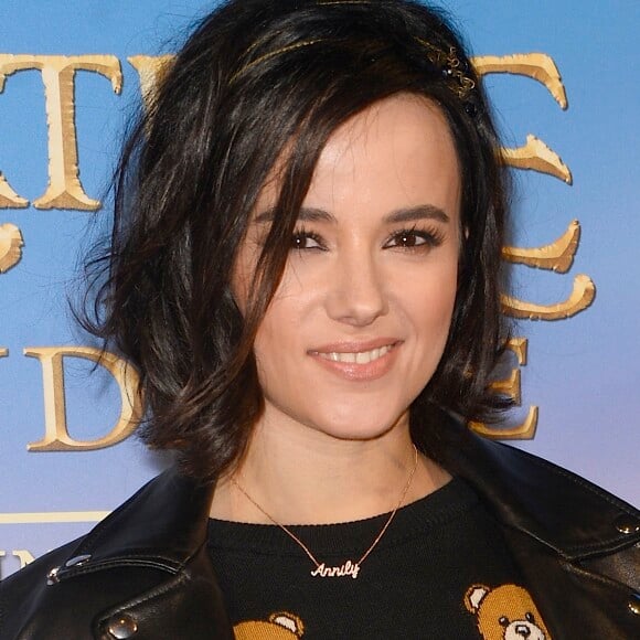 Alizée (collier avec le prénom de sa fille Annily) - Avant-première du film "Clochette et la Créature légendaire" au Gaumont Champs-Elysées à Paris, le 20 mars 2015.