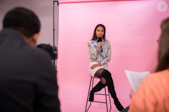 Exclusif - Rendez-vous avec Miss France 2020, Clémence Botino dans les locaux de Webedia lors d'une interview pour Purepeople à Levallois-Perret le 29 janvier 2020. © Tiziano da Silva/Bestimage