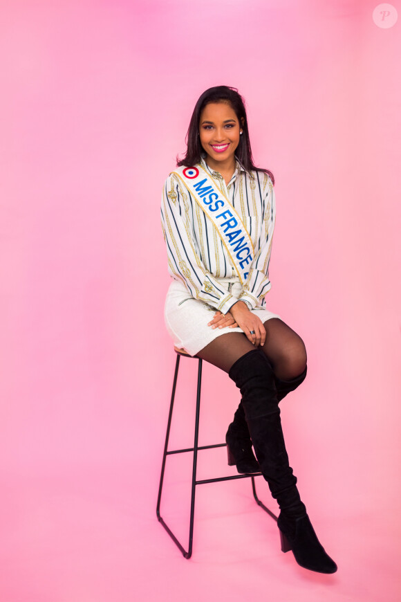 Exclusif - Rendez-vous avec Miss France 2020, Clémence Botino dans les locaux de Webedia lors d'une interview pour Purepeople à Levallois-Perret le 29 janvier 2020. © Tiziano da Silva/Bestimage