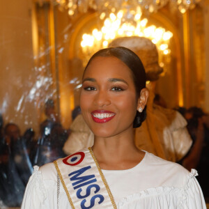 Clémence Botino, Miss France 2020 - People au défilé de mode Haute-Couture printemps-été 2020 "La Métamorphose" à Paris. Le 21 janvier 2020 © Veeren Ramsamy-Christophe Clovis / Bestimage