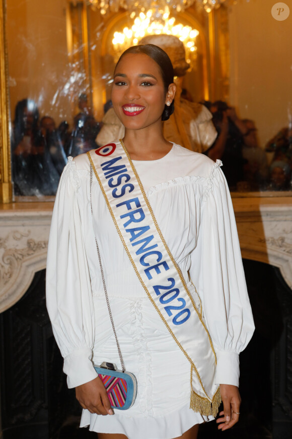 Clémence Botino, Miss France 2020 - People au défilé de mode Haute-Couture printemps-été 2020 "La Métamorphose" à Paris. Le 21 janvier 2020 © Veeren Ramsamy-Christophe Clovis / Bestimage