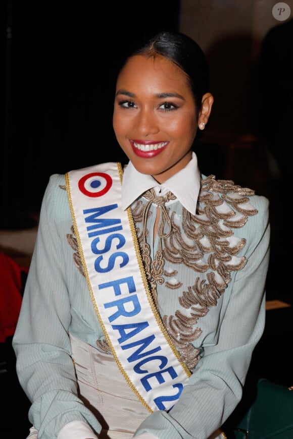 Clémence Botino, Miss France 2020 - People au défilé de mode Haute-Couture printemps-été 2020 "Julien Fournié" à Paris. Le 21 janvier 2020 © Veeren Ramsamy-Christophe Clovis / Bestimage
