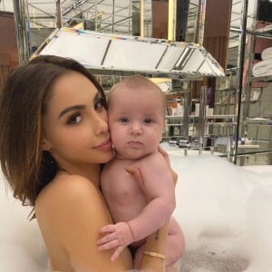 Nabilla et son fils Milann sur Instagram, janvier 2020.