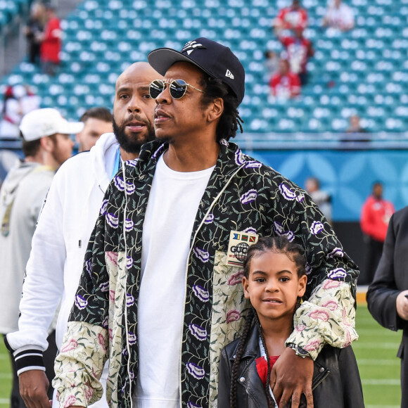 Jay-Z et sa fille Blue Ivy Carter lors du Super Bowl LIV opposant les San Francisco 49ers aux Kansas City Chiefs, au Hard Rock Stadium. Miami, le 2 février 2020.