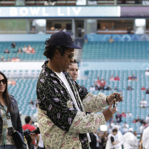 Jay-Z et sa fille Blue Ivy Carter lors du Super Bowl LIV opposant les San Francisco 49ers aux Kansas City Chiefs, au Hard Rock Stadium. Miami, le 2 février 2020.