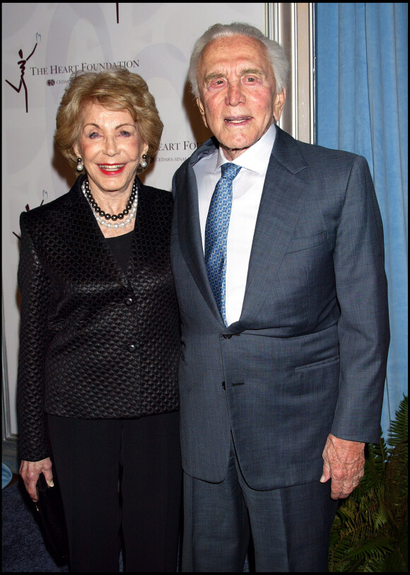 Anne et Kirk Douglas le 11 octobre 2005 à Los Angeles. 