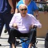 Exclusif - Kirk Douglas, en fauteuil roulant, se rend à un rendez-vous médical à Beverly Hills le 29 juin 2016. L'acteur aura 100 ans le 9 décembre 2016.