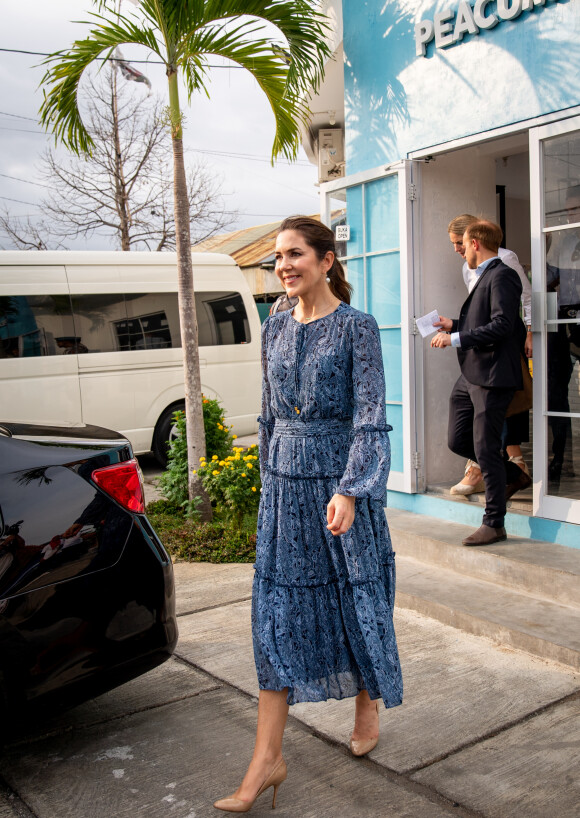 La princesse Mary de Danemark s'est rendue au Coffee Shop Peacumber, qui abrite une clinique de santé mobile, à Yogyakarta, à l'occasion de son voyage en Indonésie. Le 3 décembre 2019