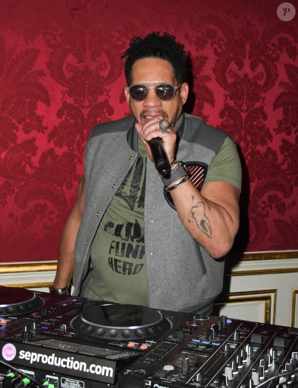 JoeyStarr - Soirée du 10ème anniversaire de l'agence audiovisiuelle "Flair production" à l'hôtel "Le Marois" à Paris le 28 mars 2019. Flair Production a aujourd'hui produit une centaine de films dans plus de 20 pays différents. Long-métrages de documentaires ou de fiction, films corporate et institutionnels de qualité, scénographies originales, publicités et ou clips innovants, la société développe des projets en parfaite cohérence avec la ligne éditoriale historique de Flair Production qui cherche à fédérer le public le plus large autour de thématiques fortes et humaines, de destins toujours étonnants et de problématiques de société souvent peu traitées à l'écran. © Coadic Guirec/Bestimage