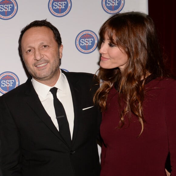 Exclusif - Arthur et sa compagne Mareva Galanter - Dîner de gala et vente aux enchère pour l'association "Sauveteurs sans frontières" ("Qui sauve une vie sauve l'humanité") à l'hôtel du collectionneur à Paris, France, le 13 février 2018. © Rachid Bellak/Bestimage