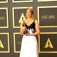 Laura Dern, lauréate de la meilleure actrice dans un second rôle pour "Marriage Story" au photocall de la Press Room de la 92ème cérémonie des Oscars 2019 au Hollywood and Highland à Los Angeles, Californie, Etats-Unis, le 9 février 2020.