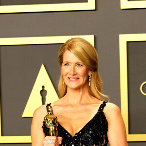 Laura Dern, lauréate de la meilleure actrice dans un second rôle pour "Marriage Story" au photocall de la Press Room de la 92ème cérémonie des Oscars 2019 au Hollywood and Highland à Los Angeles, Californie, Etats-Unis, le 9 février 2020.