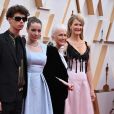 Laura Dern en famille lors de la 92ème cérémonie des Oscars 2019 au Hollywood and Highland à Los Angeles, Californie, Etats-Unis, le 9 février 2020.