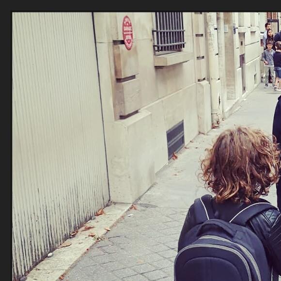 Estelle Lefébure et son fils Giuliano lors de la rentrée des classes en septembre 2018.