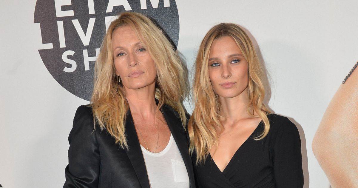 Estelle Lefébure Et Sa Fille Ilona Smet Au Photocall De La 10ème édition Du Etam Live Show Etam 