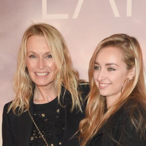 Estelle Lefébure avec sa fille Emma Smet à l'avant-première du film "Holy Lands" au cinéma UGC Normandie à Paris, France, le 4 décembre 2018. © Coadic Guirec/Bestimage