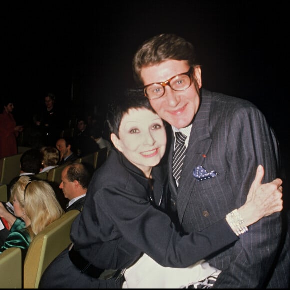 Yves Saint Laurent et Zizi Jeanmaire au spectacle "Le chat botté", le 5 décembre 1985.