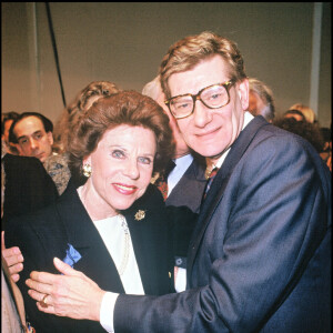 Yves Saint Laurent et sa mère le 14 mars 1991 à Paris.
