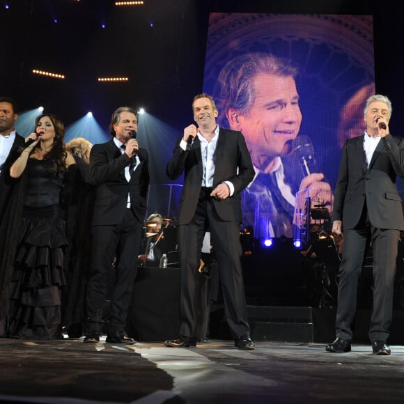 Luck Mervil, Hélène Ségarra, Garou, Bruna Pelletier, Daniel Lavoie, Patrick Fiori et Julie Zénatti - Concert de Notre-Dame de Paris, à Bercy, le 17 décembre 2011. © Guillaume Gaffiot /Bestimage