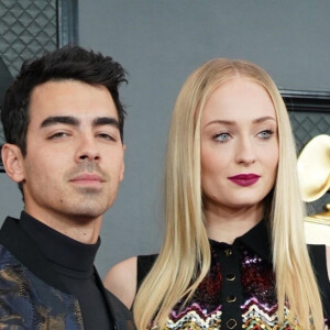 Joe Jonas et Sophie Turner lors de la 62e cérémonie des Grammy Awards à Los Angeles, le 26 janvier 2020. En février 2020, il est révélé que le couple attend son premier enfant.