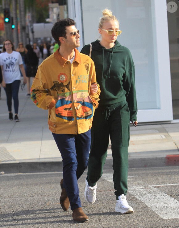 Joe Jonas et Sophie Turner lors d'un déjeuner en amoureux dans le quartier de Beverly Hills à Los Angeles, le 24 janvier 2020. En février 2020, il est révélé que le couple attend son premier enfant.