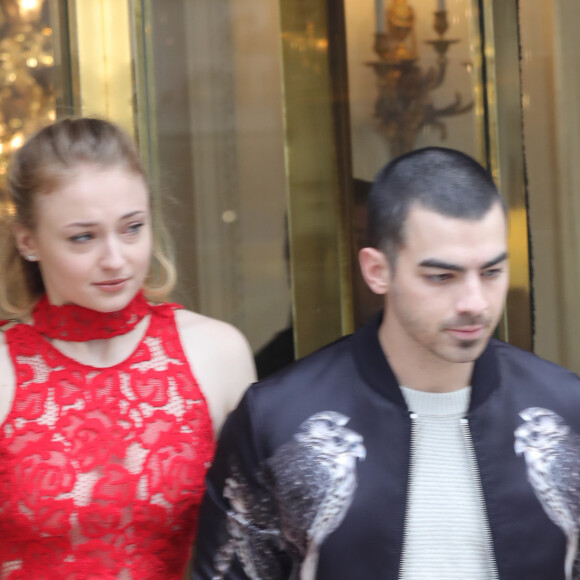 Exclusif - Joe Jonas et Sophie Turner à la sortie du Bristol le 7 mars 2017 pendant la fashion week à Paris. En février 2020, il est révélé que le couple attend son premier enfant.