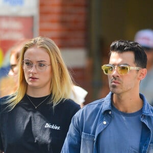 Exclusif - Sophie Turner et Joe Jonas se promènent en amoureux à New York, le 29 août 2019. En février 2020, il est révélé que le couple attend son premier enfant.