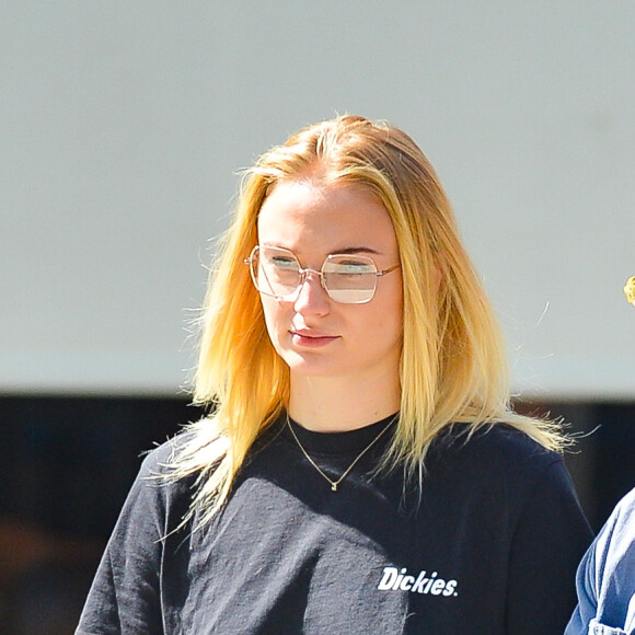 Exclusif - Sophie Turner et Joe Jonas se promènent en amoureux à New York, le 29 août 2019. En février 2020, il est révélé que le couple attend son premier enfant.