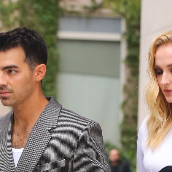 Joe Jonas et Sophie Turner à la cérémonie des MTV Video Music Awards à Newark dans le New Jersey, le 26 août 2019. En février 2020, il est révélé que le couple attend son premier enfant.