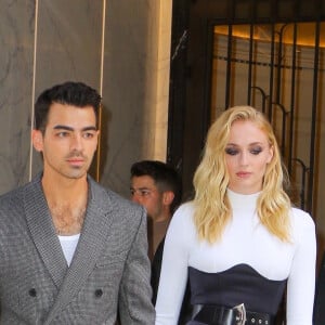 Joe Jonas et Sophie Turner à la cérémonie des MTV Video Music Awards à Newark dans le New Jersey, le 26 août 2019. En février 2020, il est révélé que le couple attend son premier enfant.