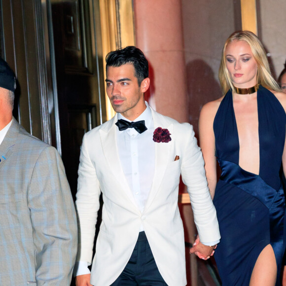 Joe Jonas et Sophie Turner à la cérémonie des MTV Video Music Awards à Newark dans le New Jersey, le 26 août 2019. En février 2020, il est révélé que le couple attend son premier enfant.