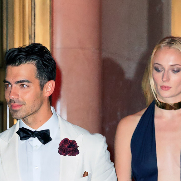 Joe Jonas et Sophie Turner à la cérémonie des MTV Video Music Awards à Newark dans le New Jersey, le 26 août 2019. En février 2020, il est révélé que le couple attend son premier enfant.