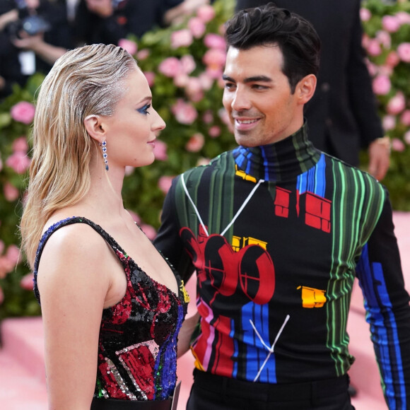 Sophie Turner et Joe Jonas à la 71ème édition du MET Gala sur le thème "Camp: Notes on Fashion" au Metropolitan Museum of Art à New York, le 6 mai 2019. En février 2020, il est révélé que le couple attend son premier enfant.